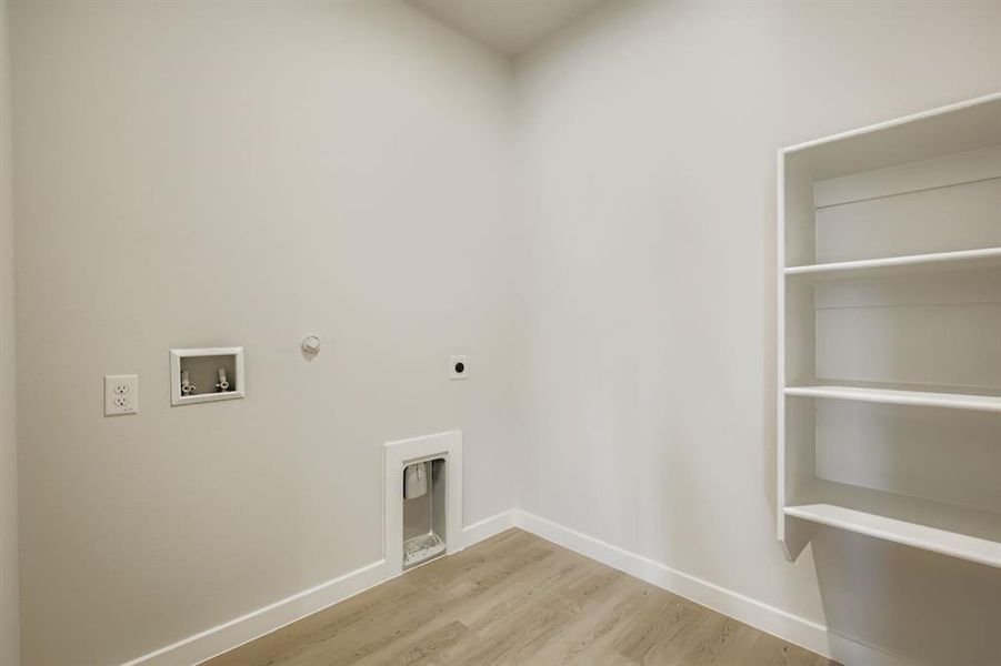 Spacious, unfurnished interior of a new home in Middlefield Village, Dallas (Image 27).