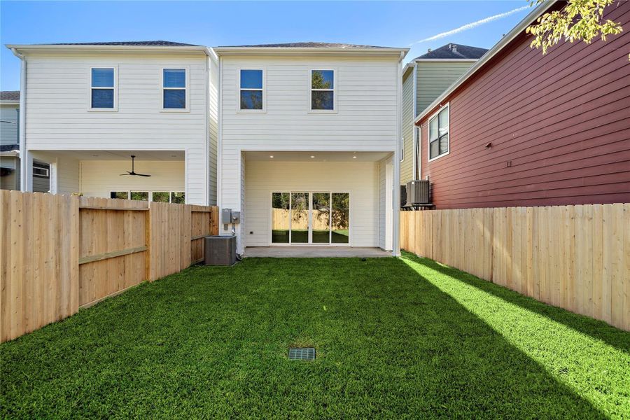 View of a similarly sized yard. Plenty of room for a pool!