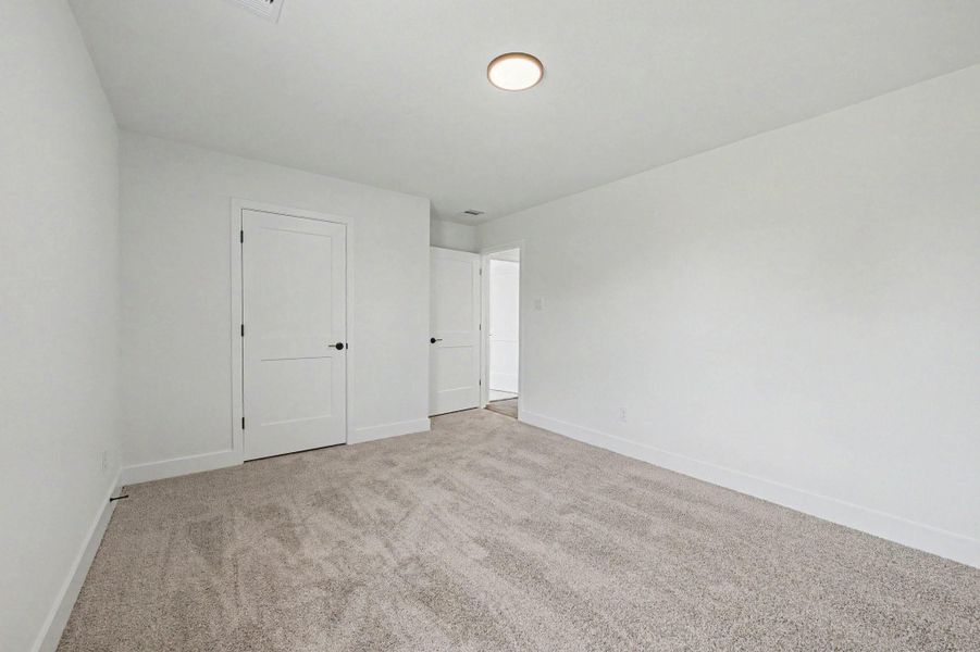 Spacious, unfurnished interior of a new home in , Angleton (Image 24).
