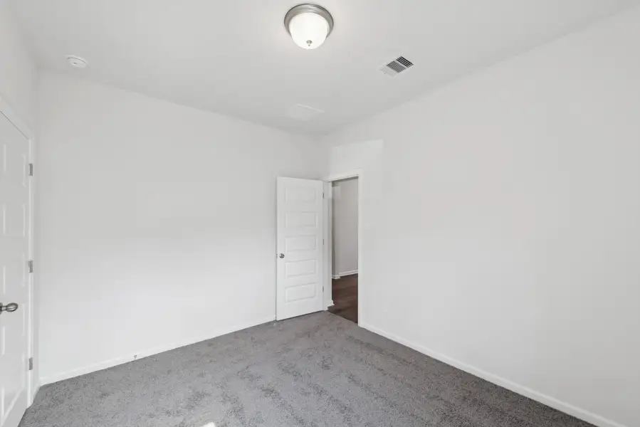 Spacious, unfurnished interior of a new home in Sierra Vista, Rosharon (Image 22).