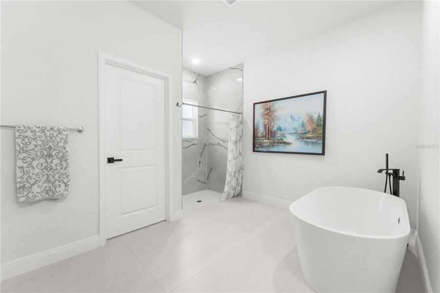Furnished interior view inside a new home in , Ocala (Image 9).
