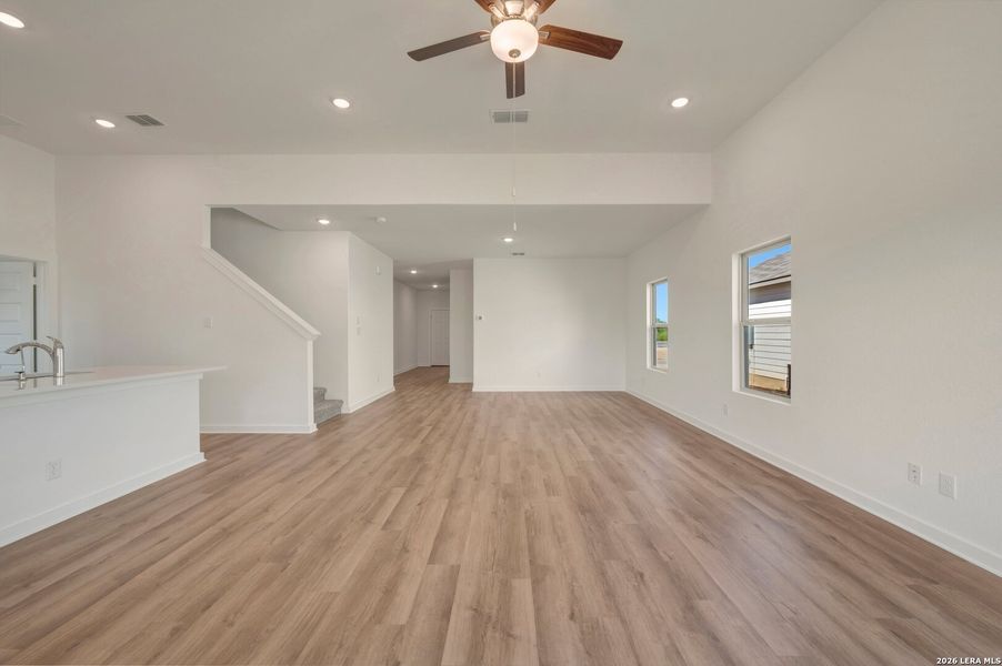 Spacious, unfurnished interior of a new home in Cinco Lakes, San Antonio (Image 21).