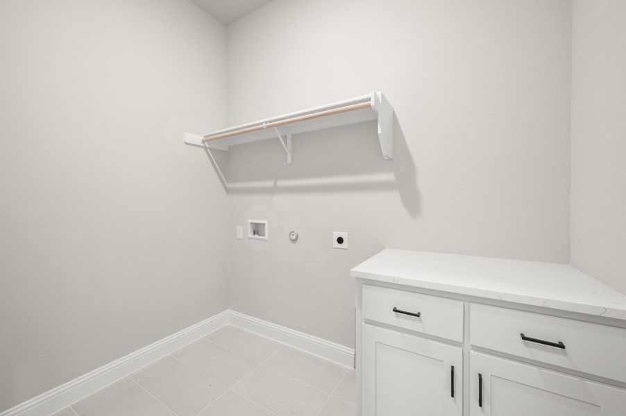 Spacious, unfurnished interior of a new home in Myrtle Creek, Waxahachie (Image 26).