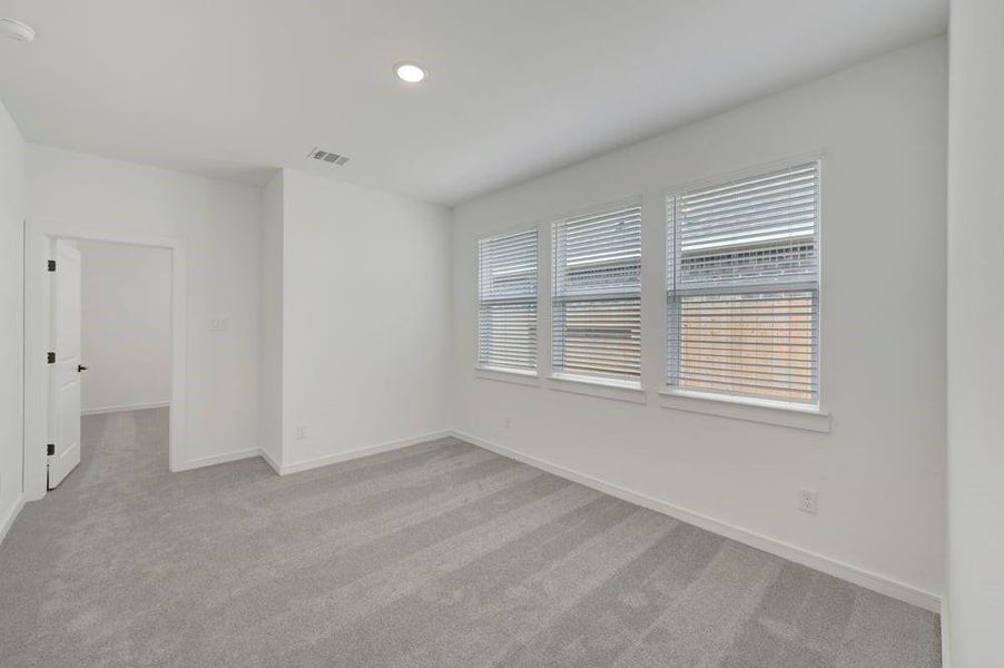 Spacious, unfurnished interior of a new home in Sundance Cove, Crosby (Image 27).
