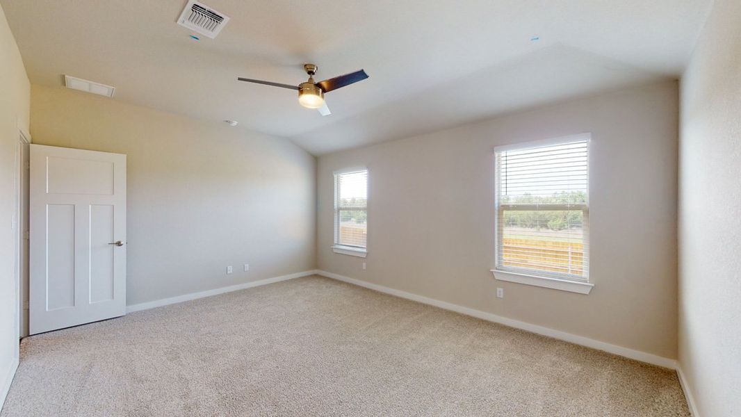 Spacious, unfurnished interior of a new home in Saratoga Crossing, Corpus Christi (Image 16).