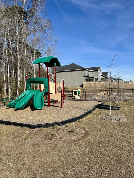 Community amenities in Windsor Crossing, North Charleston (Image 32).