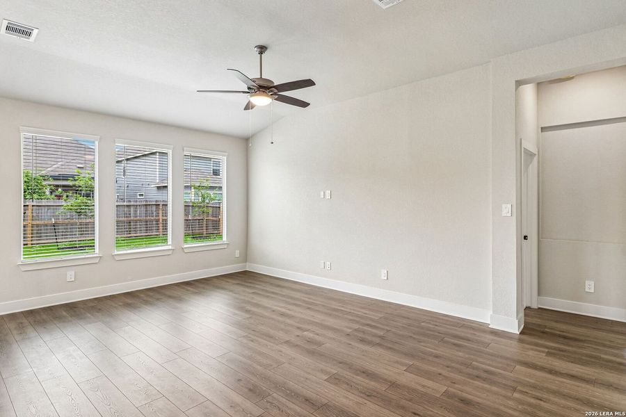Spacious, unfurnished interior of a new home in Estancia Ranch - Classic Series, San Antonio (Image 22).