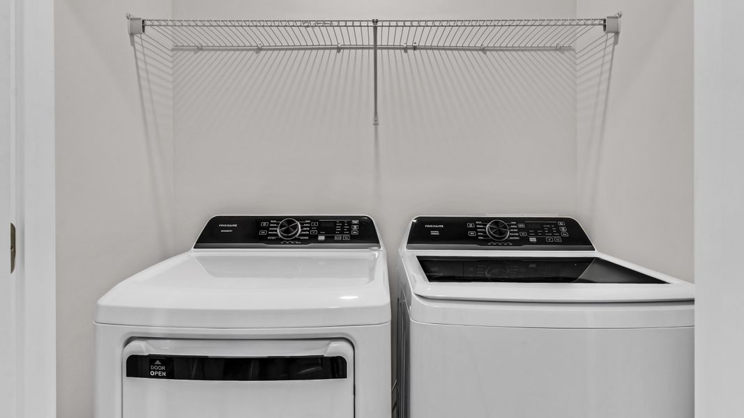 Representative interior finishes for a home built from the Freeport by D.R. Horton in Bailey Park, Fayetteville (Image 19).