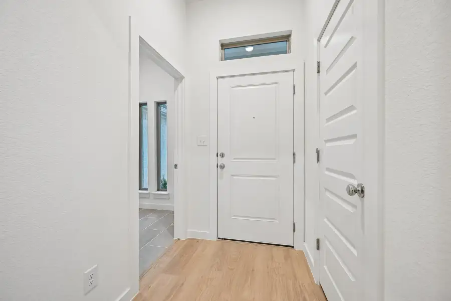 Spacious, unfurnished interior of a new home in Riviera Pines, Huffman (Image 15).