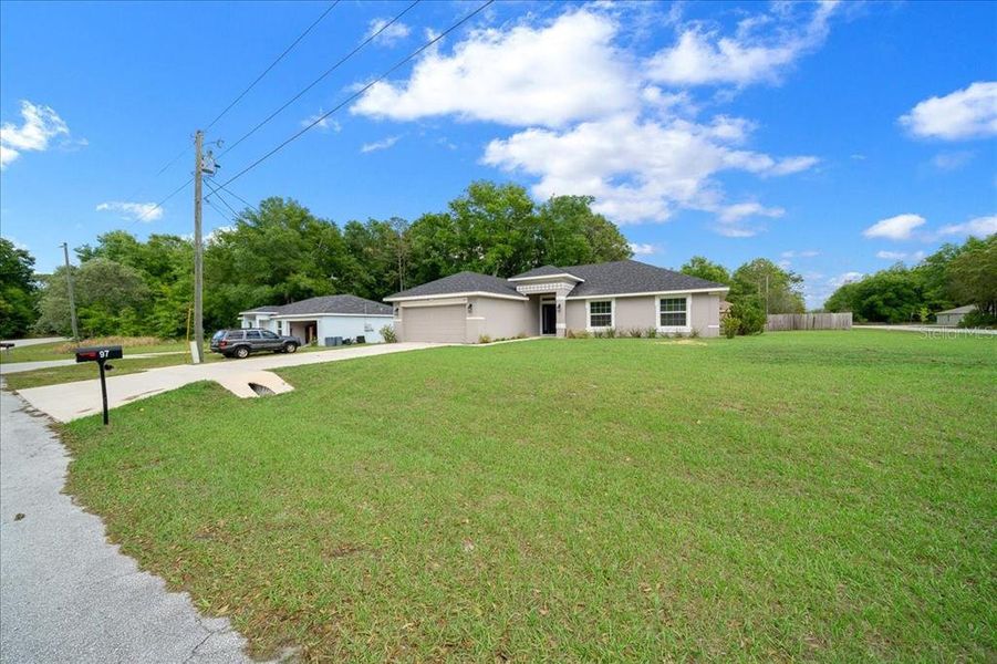 Exterior details and patio area of a home in , Ocala (Image 24).