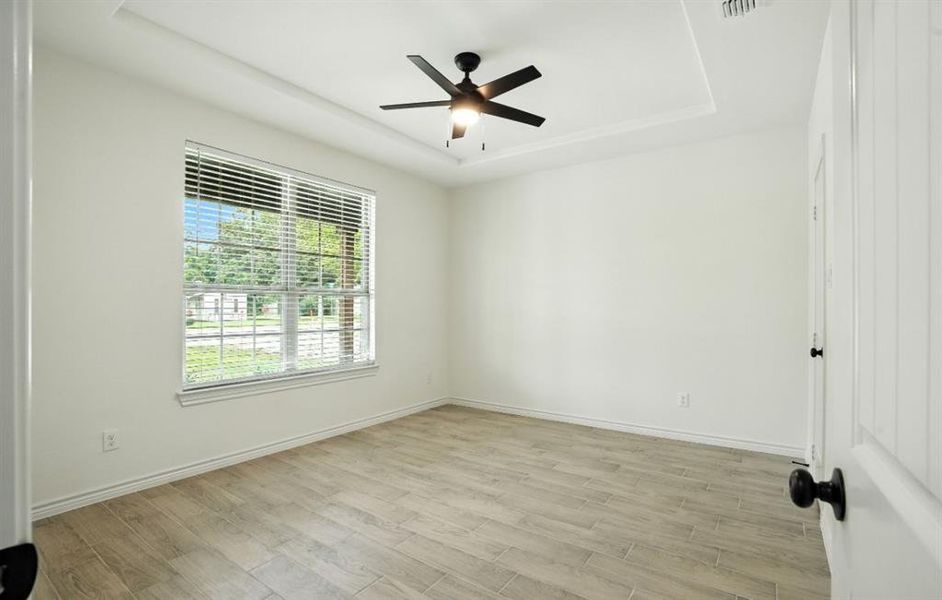Spacious, unfurnished interior of a new home in , Gainesville (Image 12).