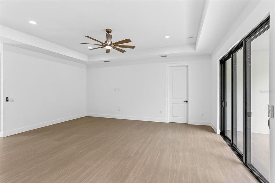 Spacious, unfurnished interior of a new home in , Port Charlotte (Image 46).