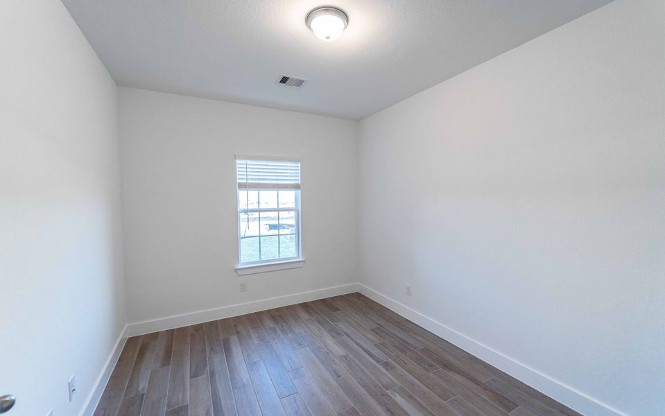 Spacious, unfurnished interior of a new home in River Ranch Meadows, Dayton (Image 13).
