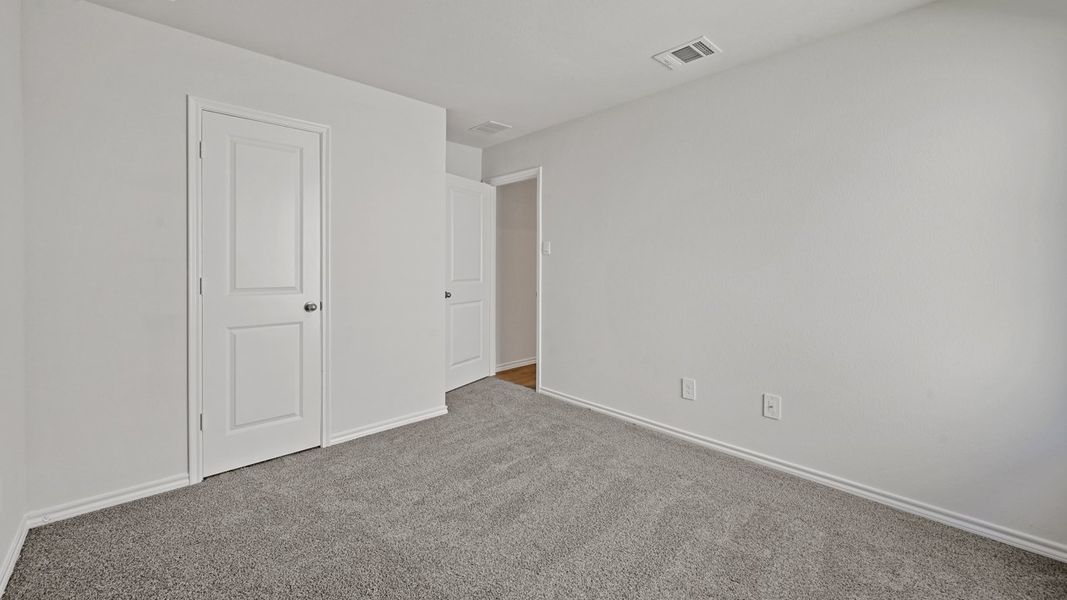 Spacious, unfurnished interior of a new home in Blaire Lake, Tyler (Image 24).
