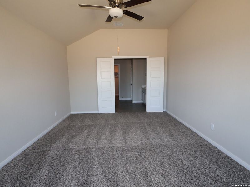 Spacious, unfurnished interior of a new home in Chaparral Ranch, Floresville (Image 27).