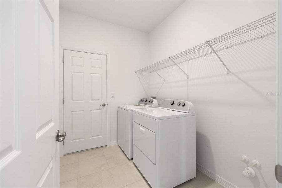 Close-up of interior finishes inside a home in Calesa Township, Ocala (Image 13).