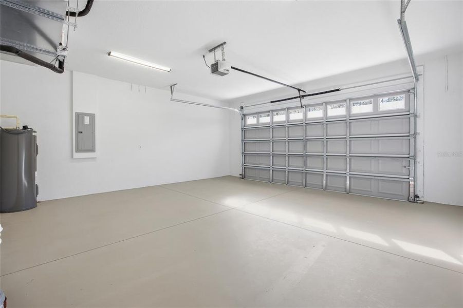 Spacious, unfurnished interior of a new home in , Dunnellon (Image 29).