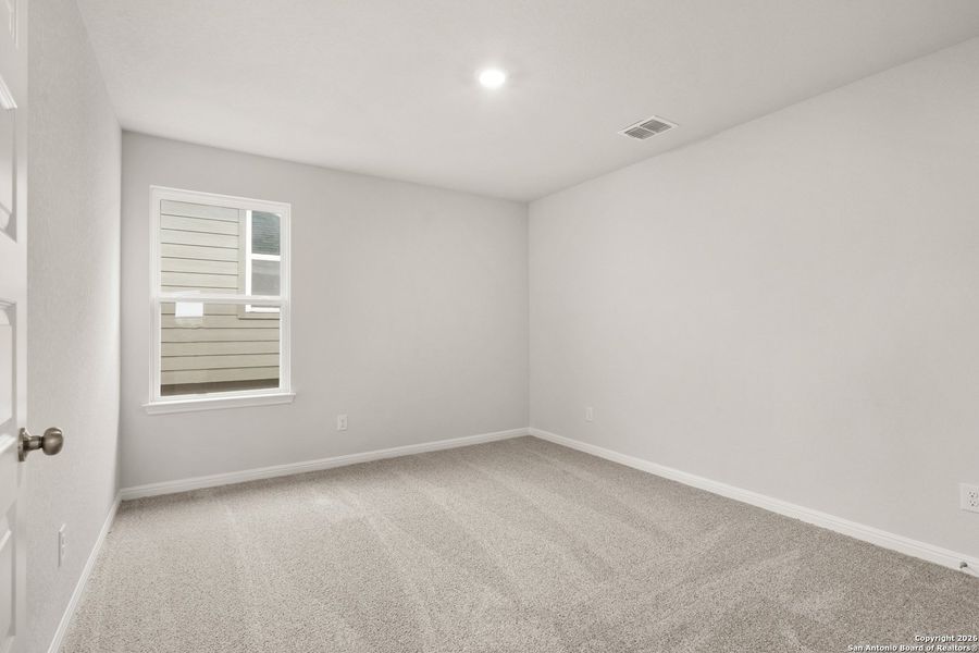 Spacious, unfurnished interior of a new home in Cinco Lakes, San Antonio (Image 17).