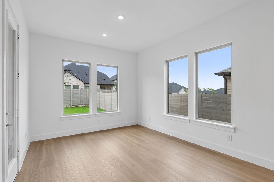 Spacious, unfurnished interior of a new home in Painted Tree Lakeside, McKinney (Image 28).