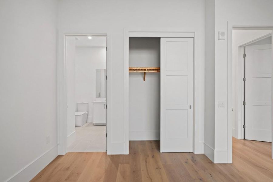 Spacious, unfurnished interior of a new home in The Dillon Buckhead, Atlanta (Image 25).