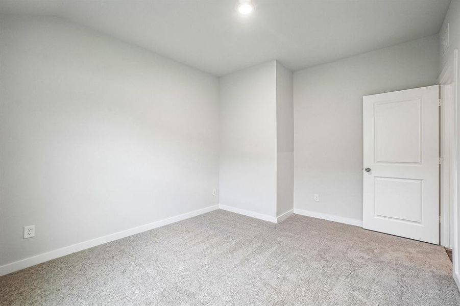 Spacious, unfurnished interior of a new home in Middlefield Village, Dallas (Image 26).