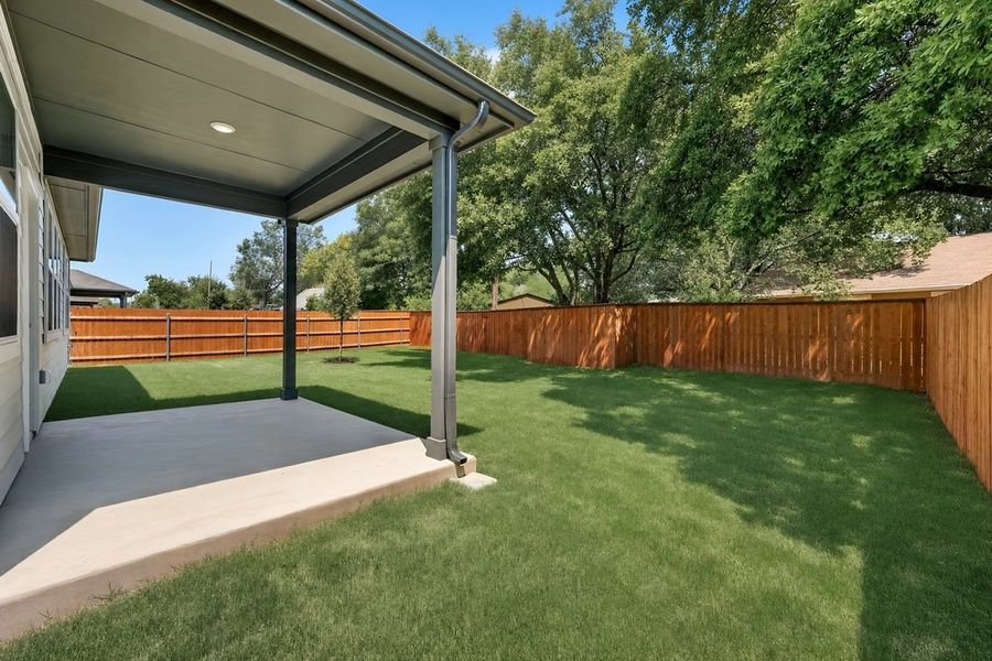Exterior details and patio area of a home in Lisso, Pflugerville (Image 3).