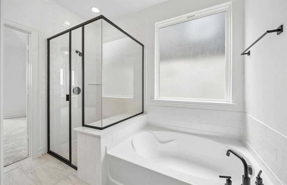 Owners bath with separate tub and shower Owners bath with separate tub and shower