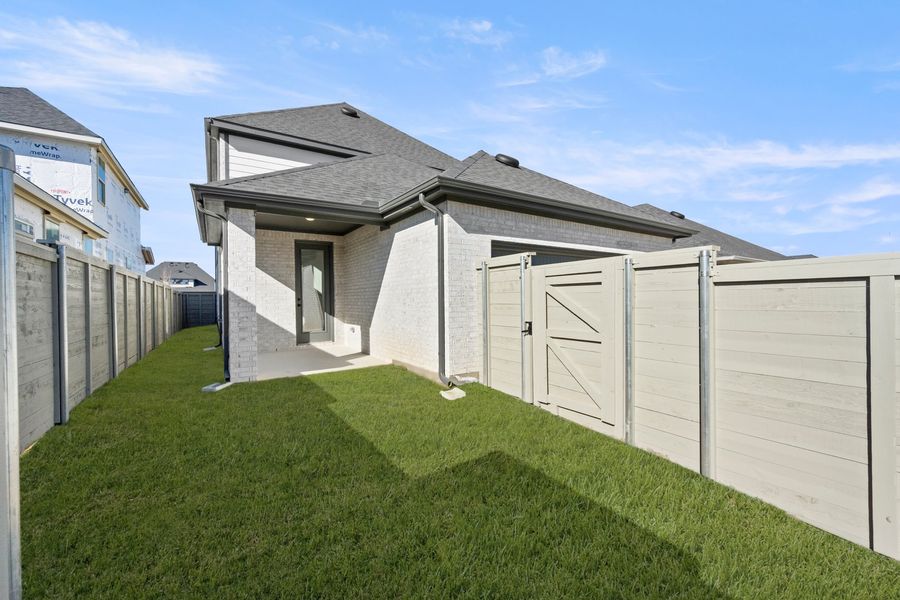 Exterior details and patio area of a home in Treeline, Justin (Image 3).
