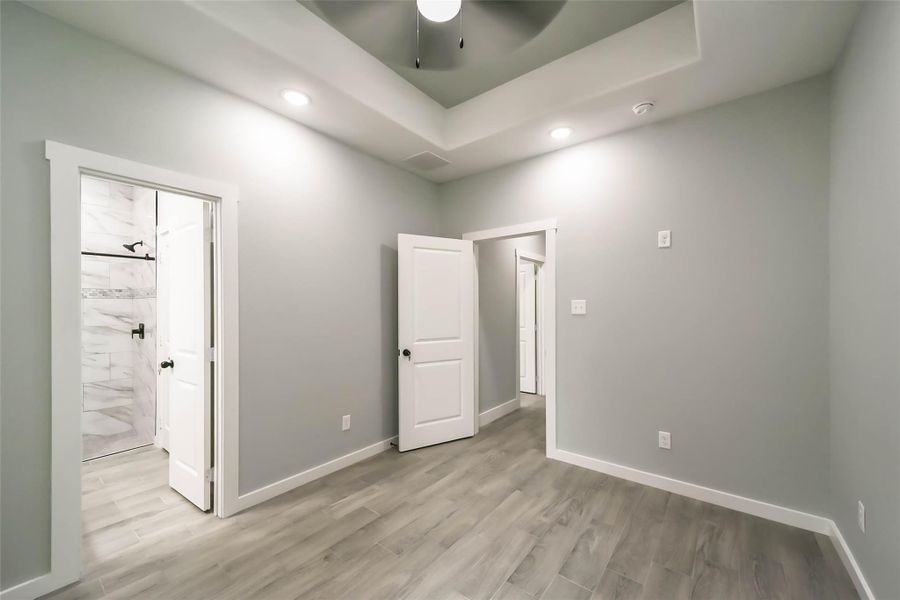 Spacious, unfurnished interior of a new home in , Conroe (Image 28).