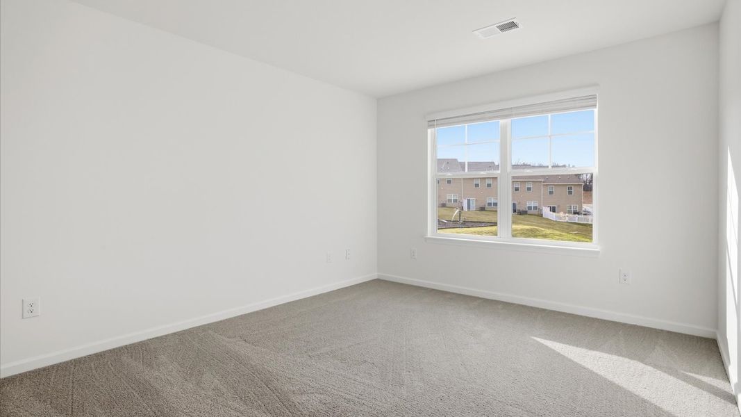 Spacious, unfurnished interior of a new home in Cherokee Crossing, Kodak (Image 16).