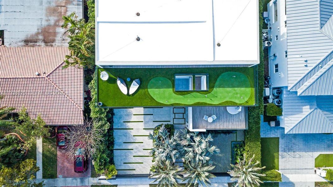 Exterior details and patio area of a home in , North Miami (Image 25).