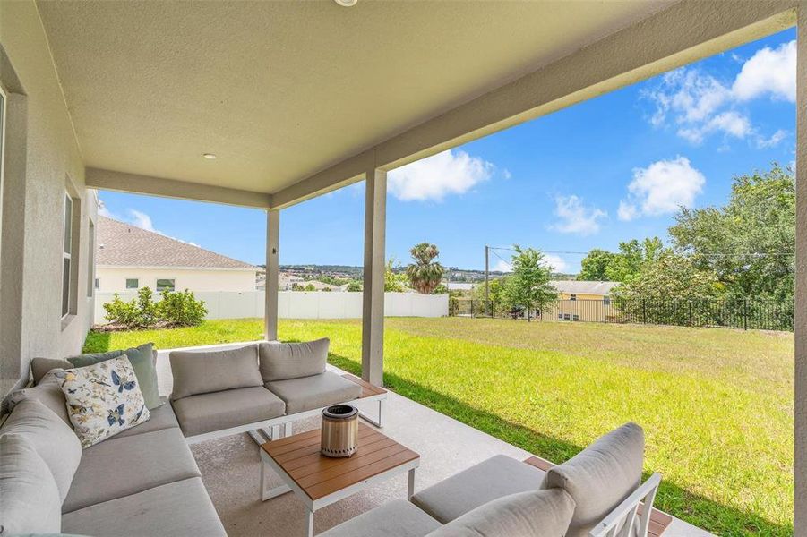 Exterior details and patio area of a home in Bella Terra, Clermont (Image 3).