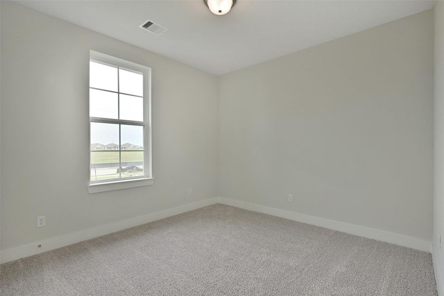 Spacious, unfurnished interior of a new home in Lago Mar, Texas City (Image 33).