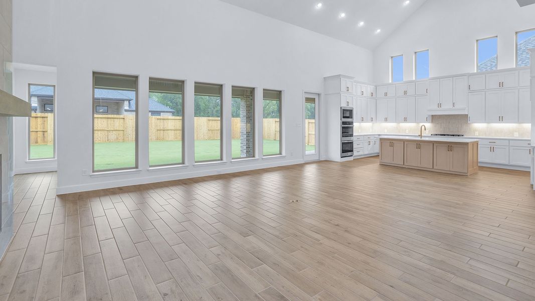 Spacious, unfurnished interior of a new home in Riceland, Mont Belvieu (Image 13).
