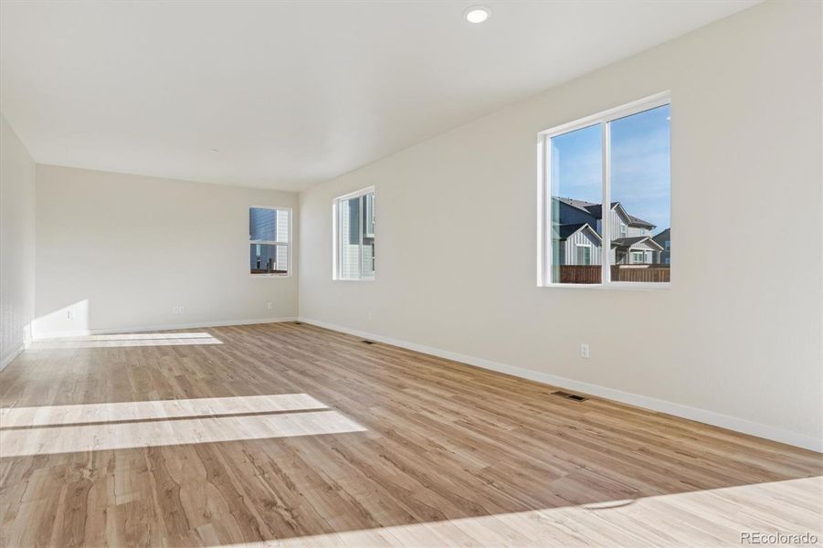 Spacious, unfurnished interior of a new home in Farmlore, Brighton (Image 16).