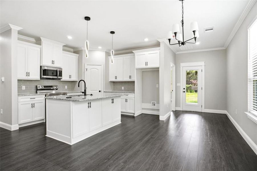 Furnished interior view inside a new home in , Alvarado (Image 4).