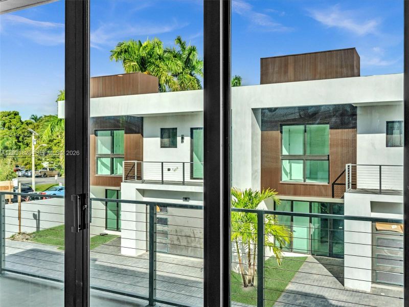 Exterior details and patio area of a home in , Dania Beach (Image 51).