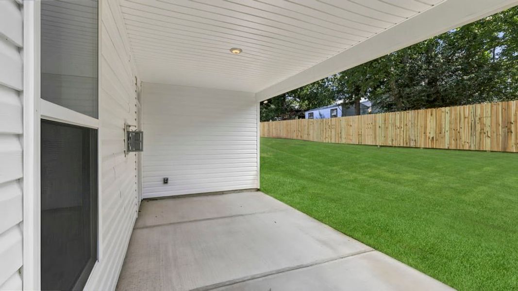 Exterior details and patio area of a home in Blue Ridge Trail, Fountain Inn (Image 4).