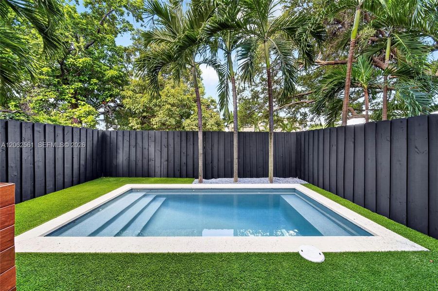 Exterior details and patio area of a home in , Miami (Image 26).