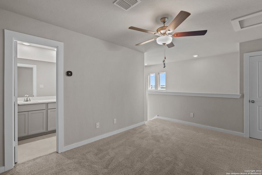 Spacious, unfurnished interior of a new home in Garden Grove, San Antonio (Image 26).