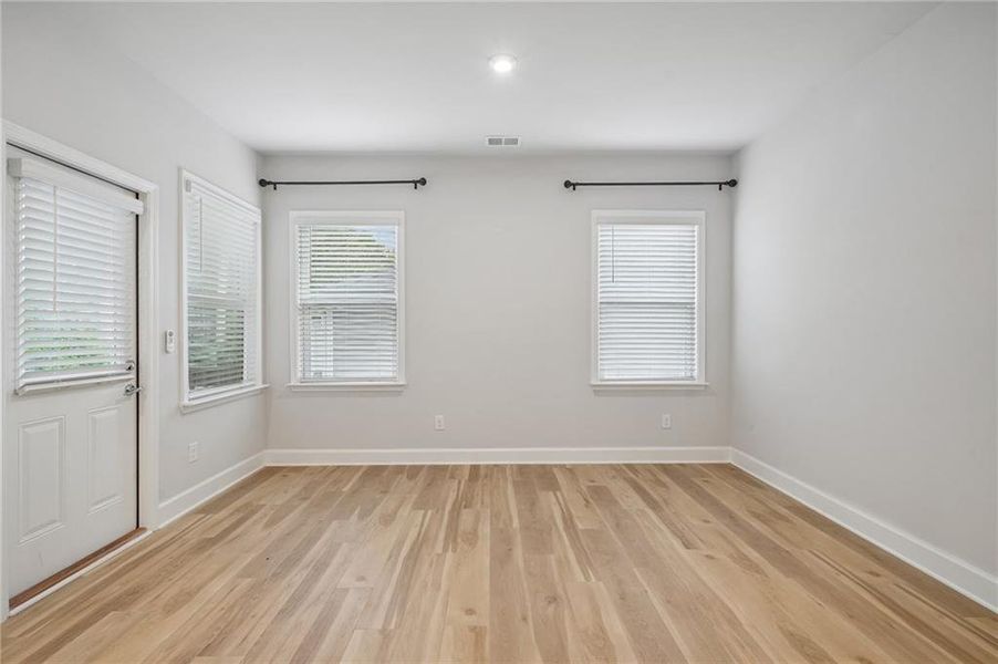 Spacious, unfurnished interior of a new home in Bennett Park, Grayson (Image 19).