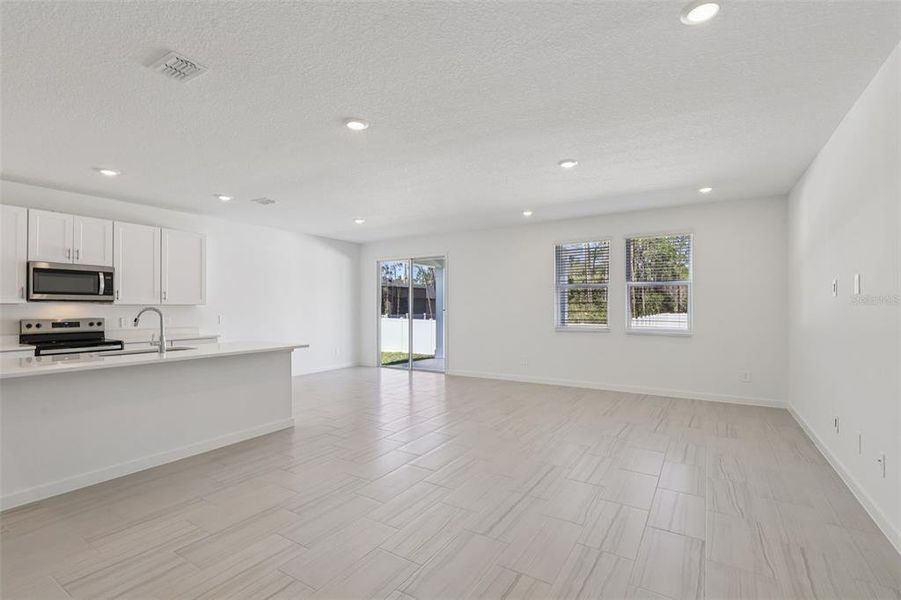 Spacious, unfurnished interior of a new home in , Palm Coast (Image 18).