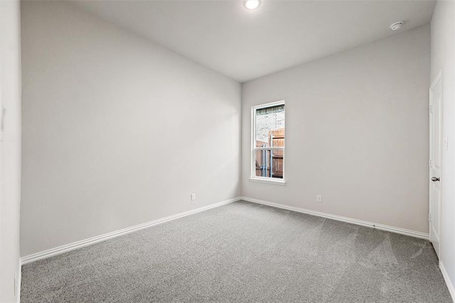 Spacious, unfurnished interior of a new home in Waterford Park, Weatherford (Image 21).