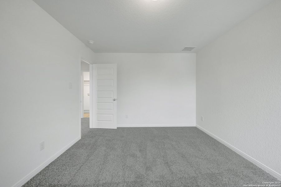 Spacious, unfurnished interior of a new home in Paloma Park, Converse (Image 34).
