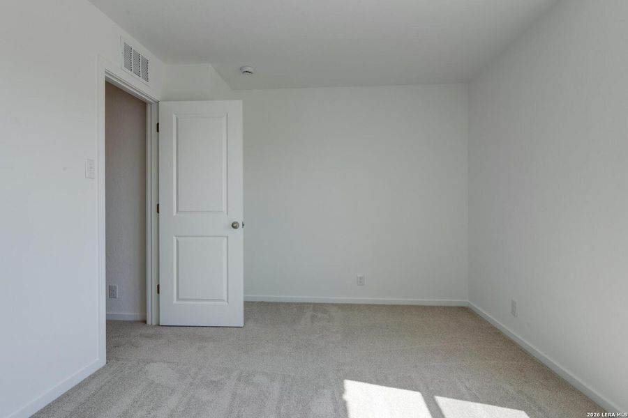 Spacious, unfurnished interior of a new home in Hennersby Hollow, San Antonio (Image 27).