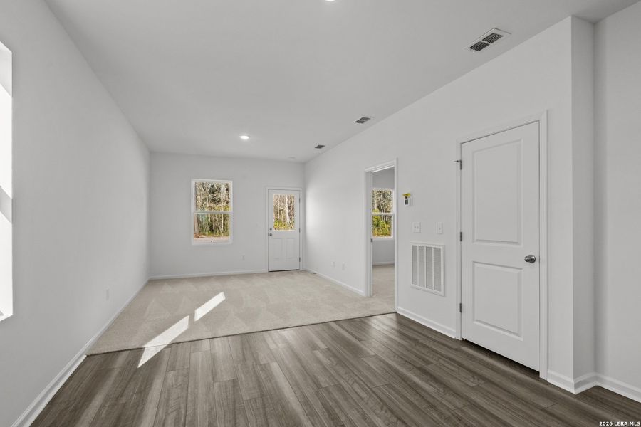 Spacious, unfurnished interior of a new home in Sutton Farms, San Antonio (Image 28).