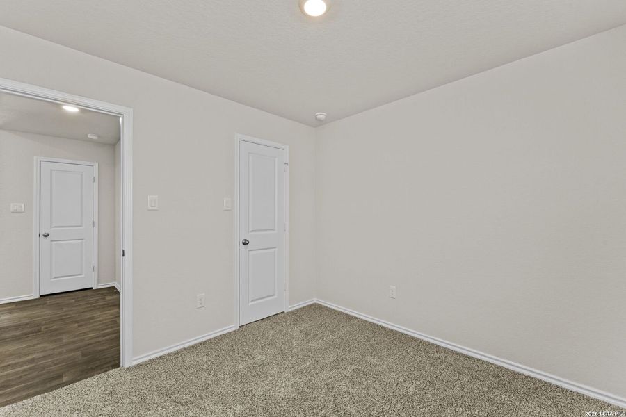 Spacious, unfurnished interior of a new home in Laurel Vistas, San Antonio (Image 18).