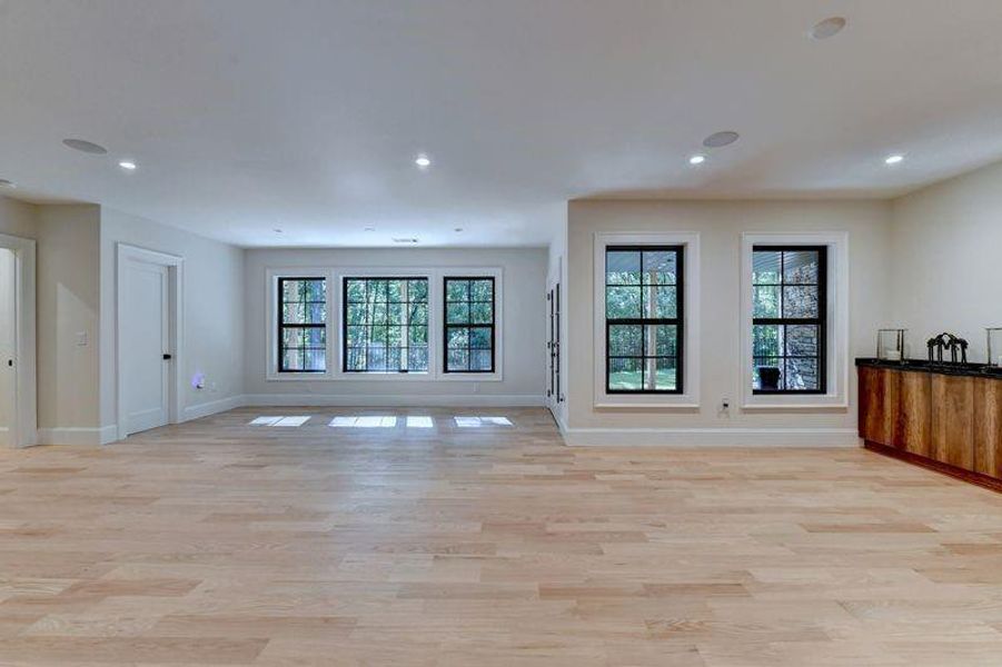 Spacious, unfurnished interior of a new home in , Gainesville (Image 24).