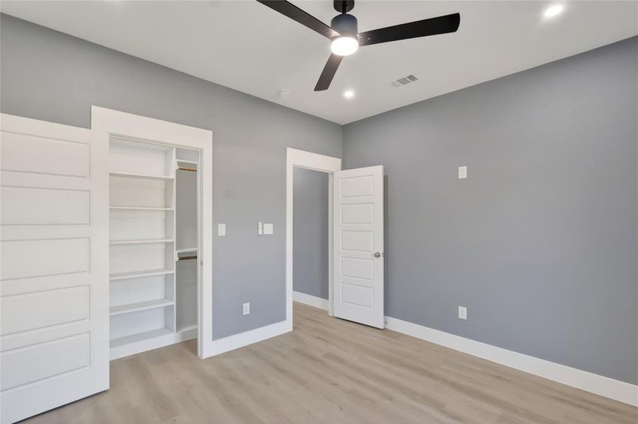 Spacious, unfurnished interior of a new home in , Gun Barrel City (Image 21).