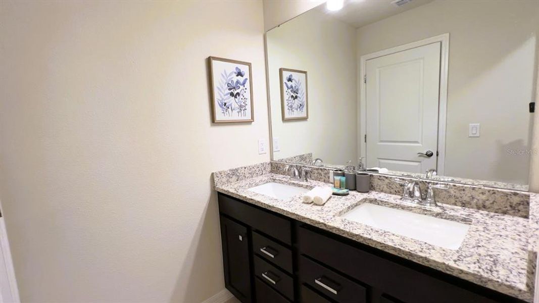 Furnished interior view inside a new home in , Clermont (Image 34).